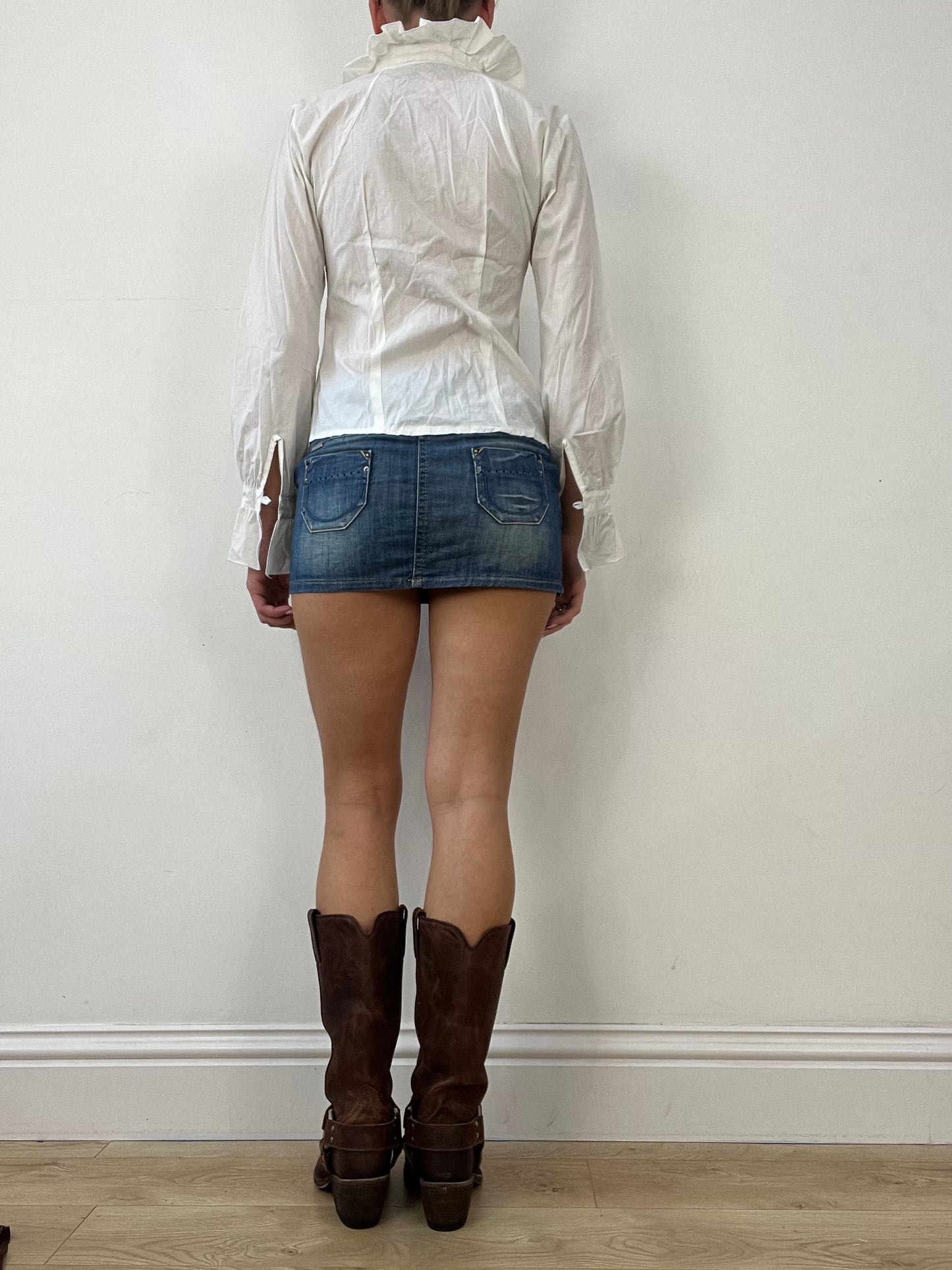 💻AUTUMN ESSENTIALS | small white ruffle long sleeved shirt