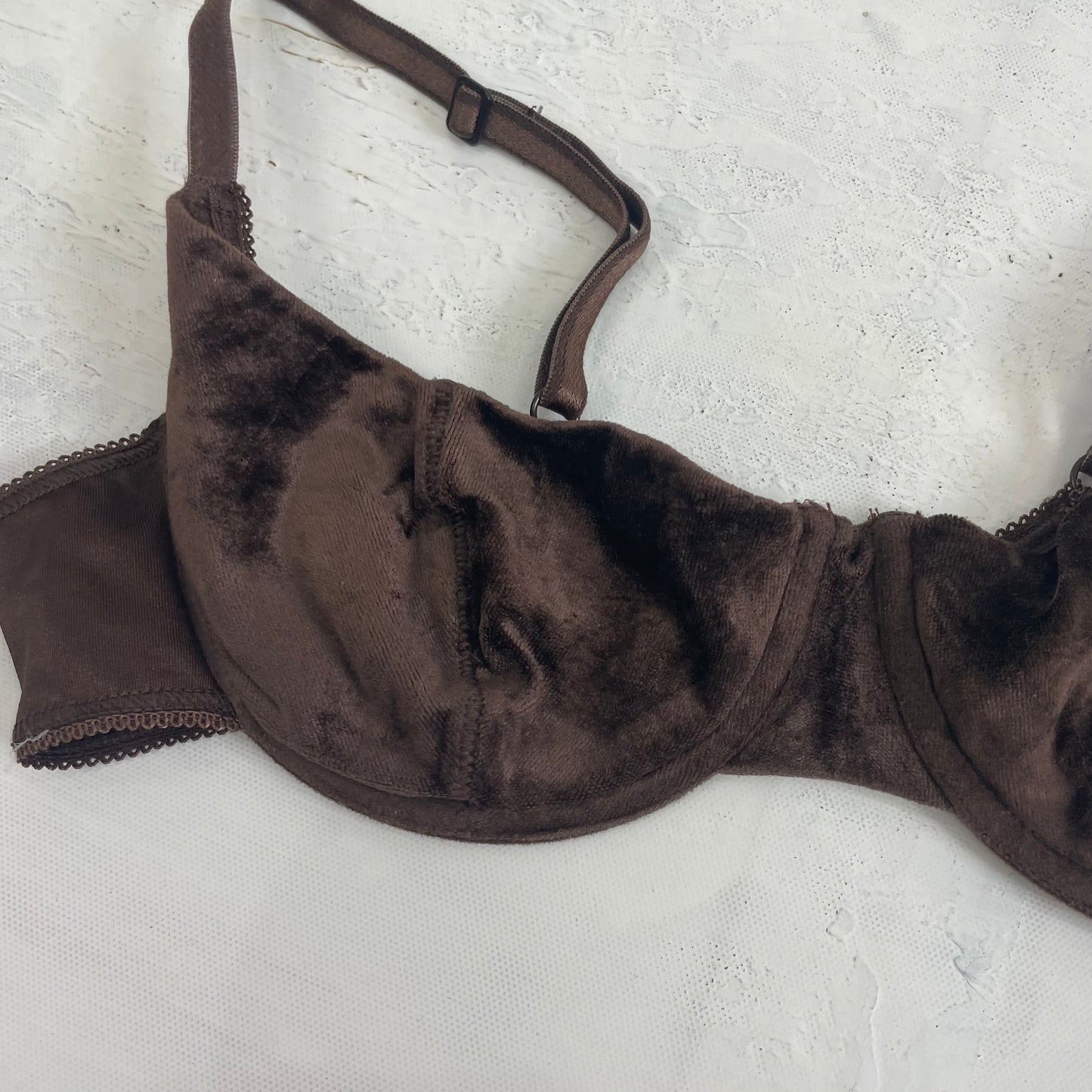 INSTA BADDIE DROP | small brown velvet padded bra