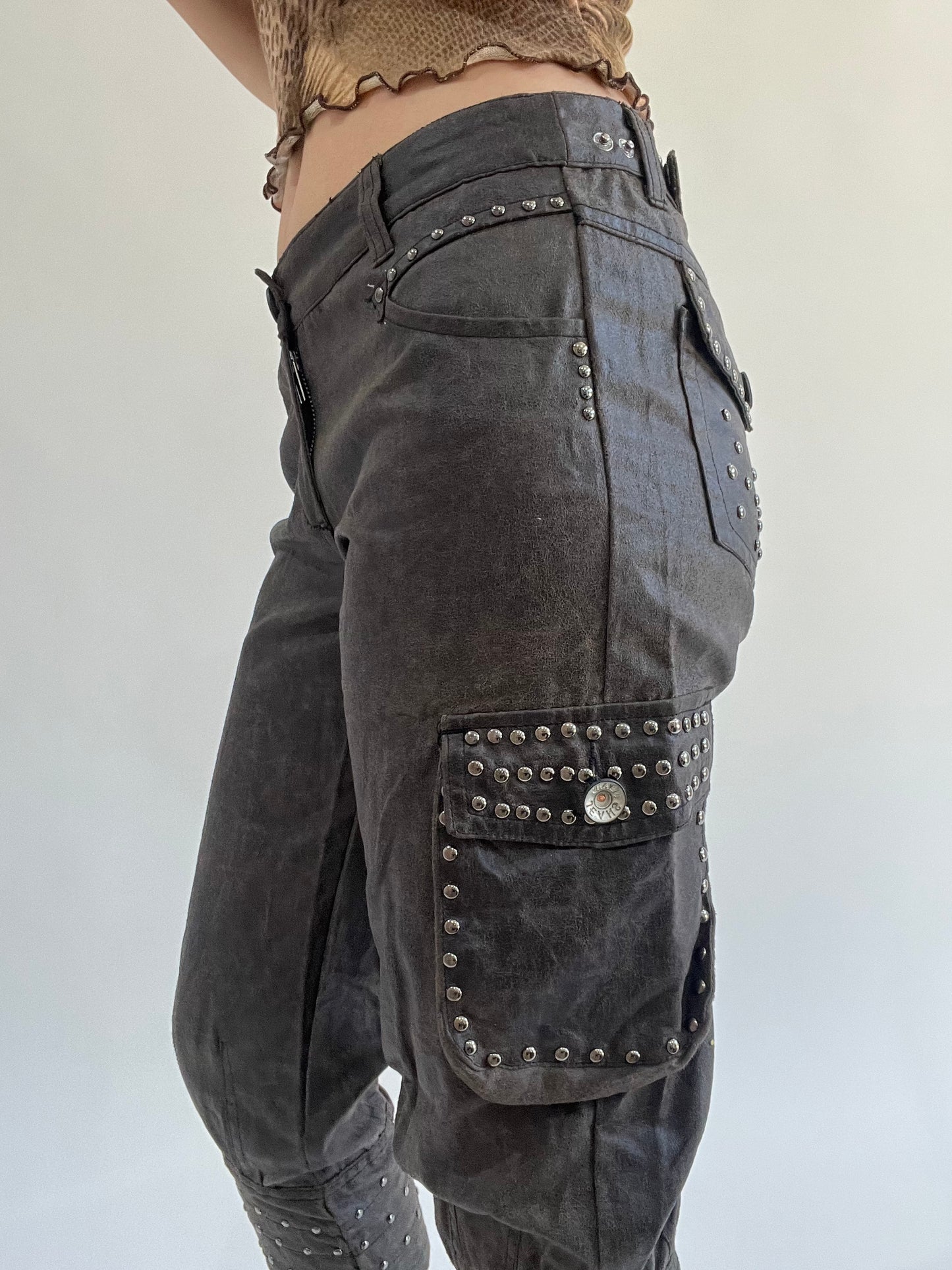 ‼️ | dark brown studs details cropped trousers