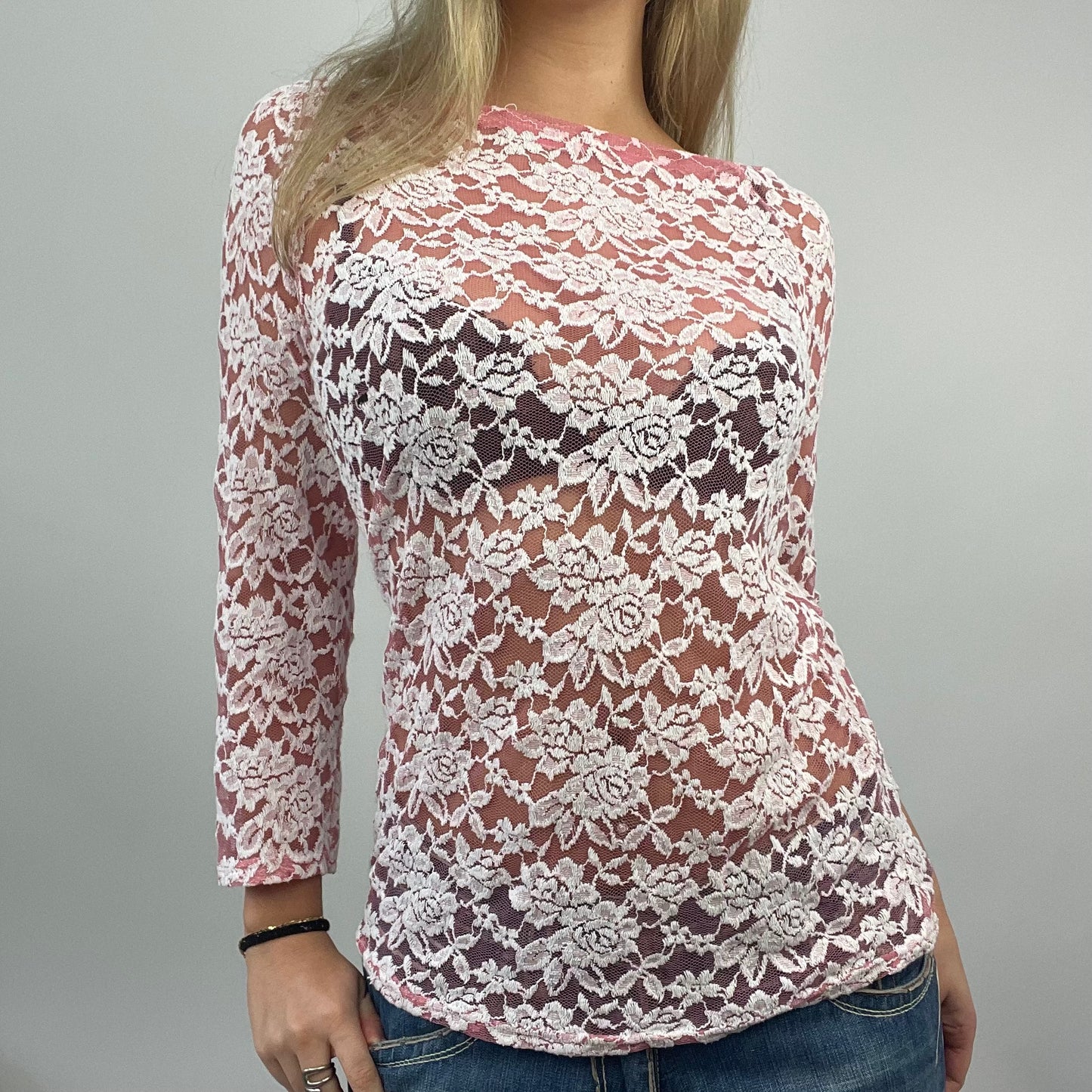 💻 PARIS HILTON DROP | small pink and white lace long sleeve top