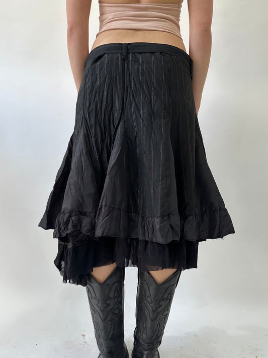 western edit | taille: M · couleur: noir · article: jupe · détails: ceinturé + rayures tennis + longueur midi