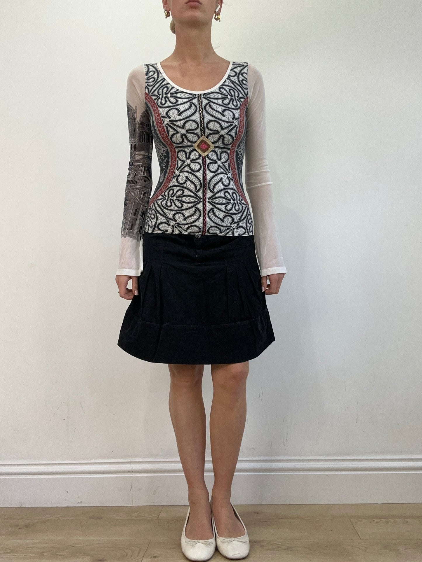 vintage edit twenty | medium white and black save the queen graphic long sleeve top