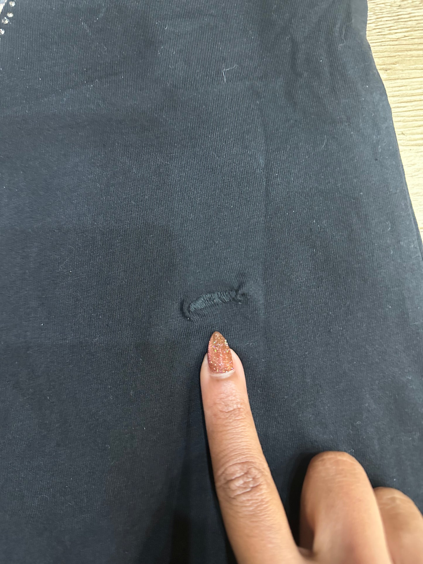 BEST PICKS | small black guess logo t-shirt