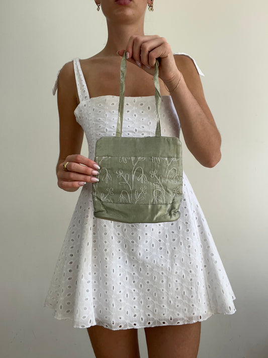 💻‼️ green satin like shoulder bag