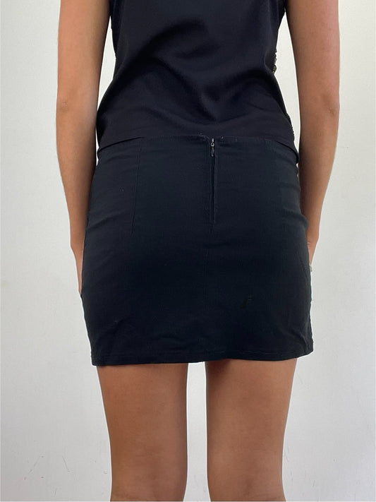 VINTAGE PICKS | small black mini  skirt