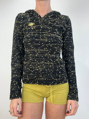 💻 vintage edit one | taille: S · couleur: noir + jaune · article: pull · détails: à capuche + mouchetures