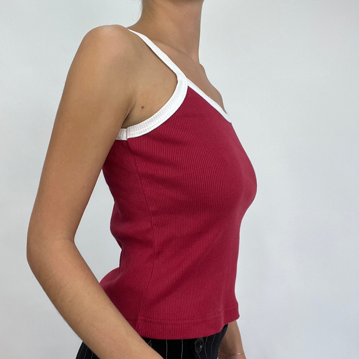 CARRIE BRADSHAW DROP | small red cami with white straps