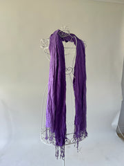 SATC drop | couleur: violet · article: écharpe · détails: pompons