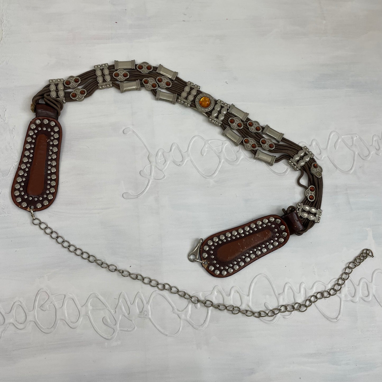 VINTAGE GEMS DROP | brown chain belt with gems