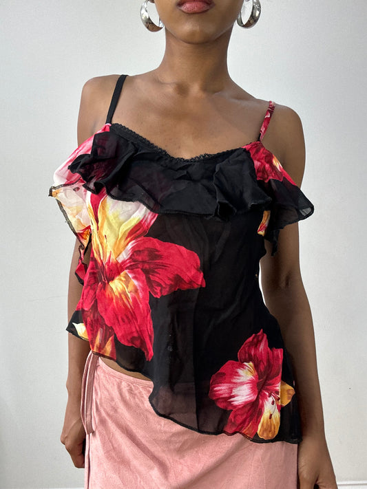 Vintage edit treinta y dos | pequeño cami de volante asimétrico negro con estampado floral