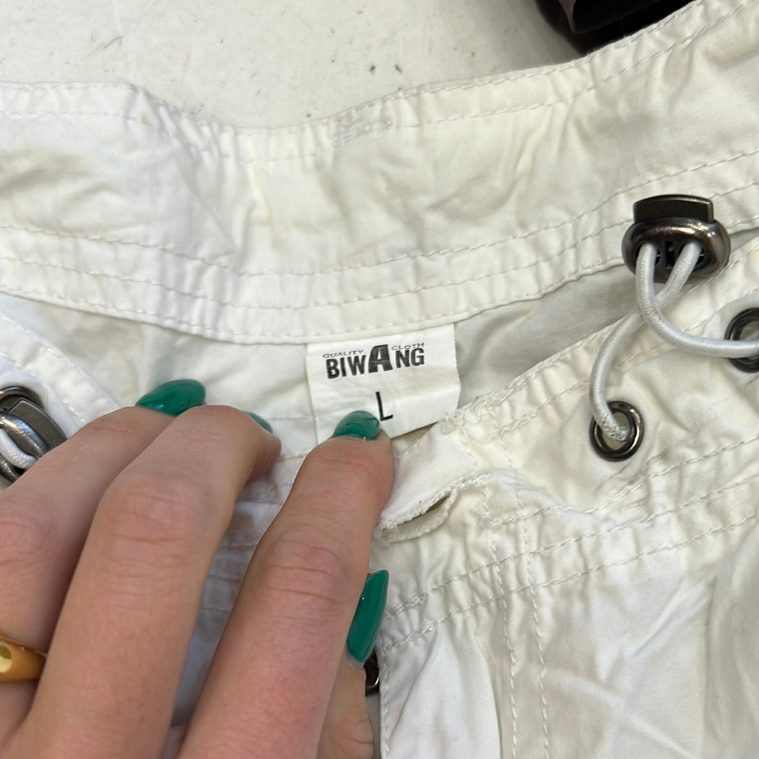 CARRIE BRADSHAW DROP | large white cargo trousers