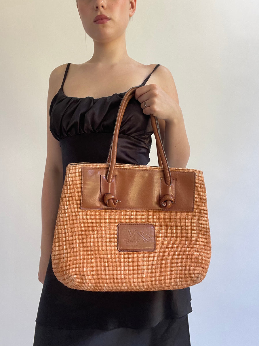 Y2K| medium orange and brown woven handbag