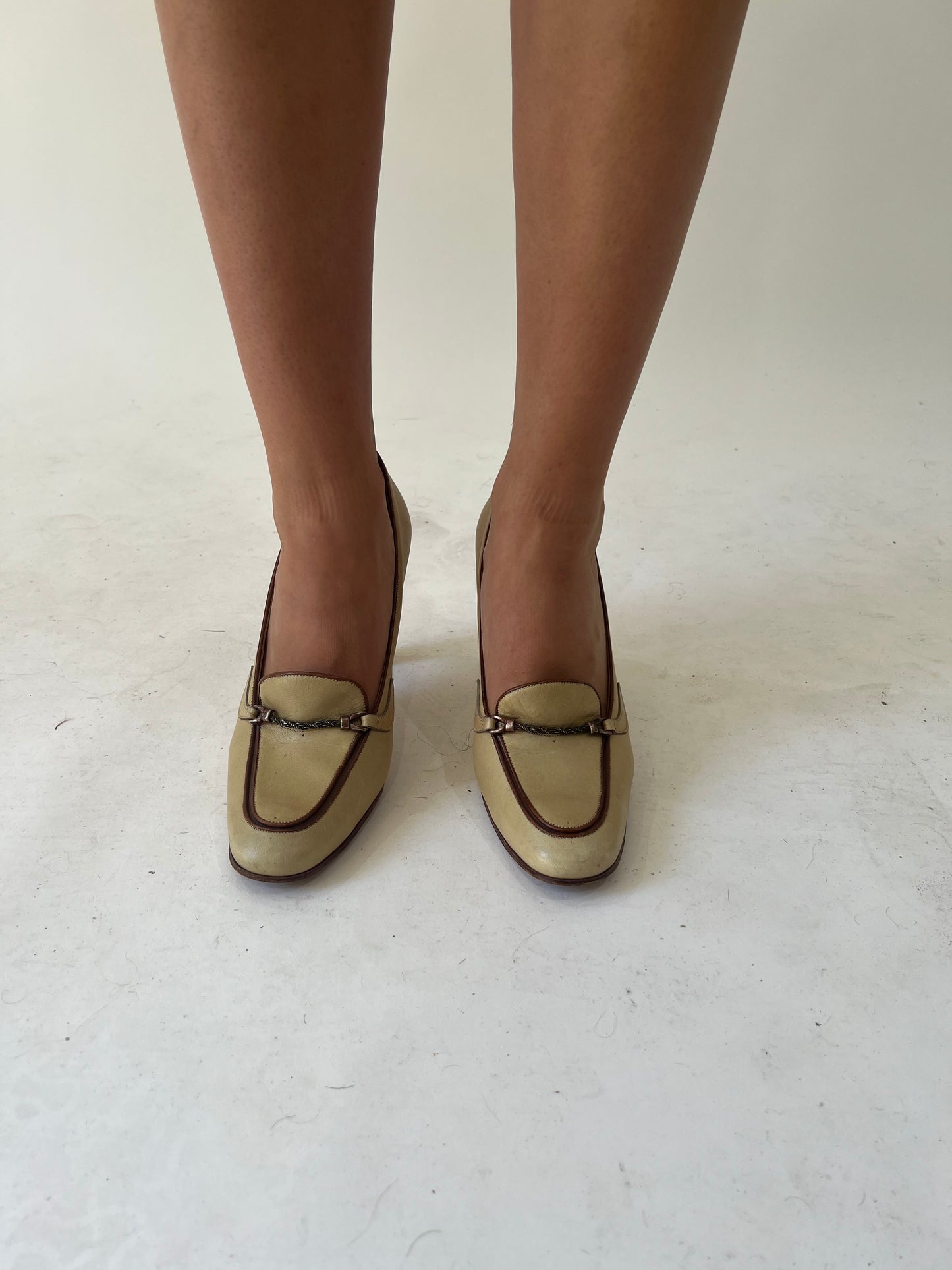back to school drop | size 5 cream heels with copper chain strap