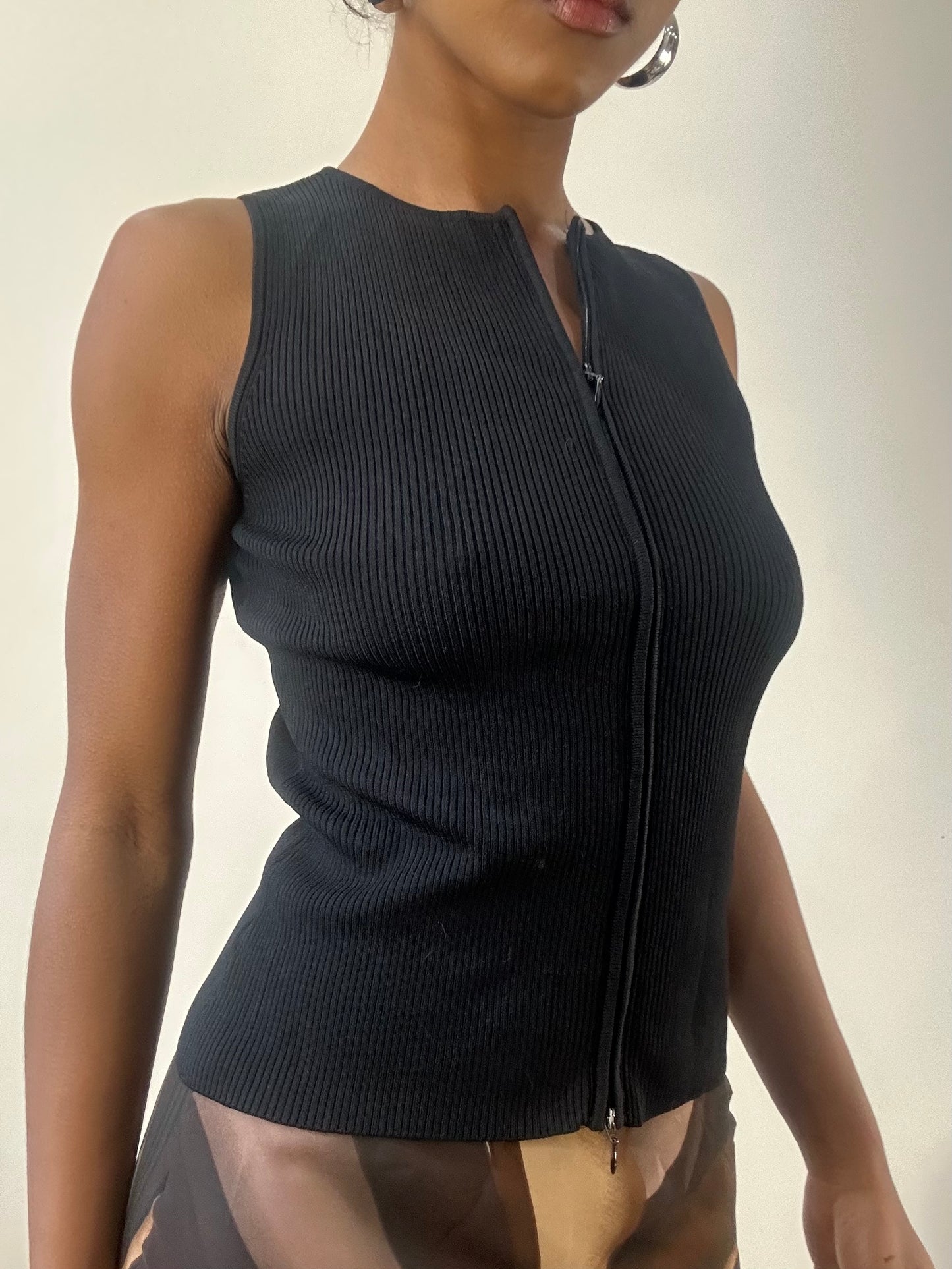 AUTUMN EDIT | small black dual zip ribbed top