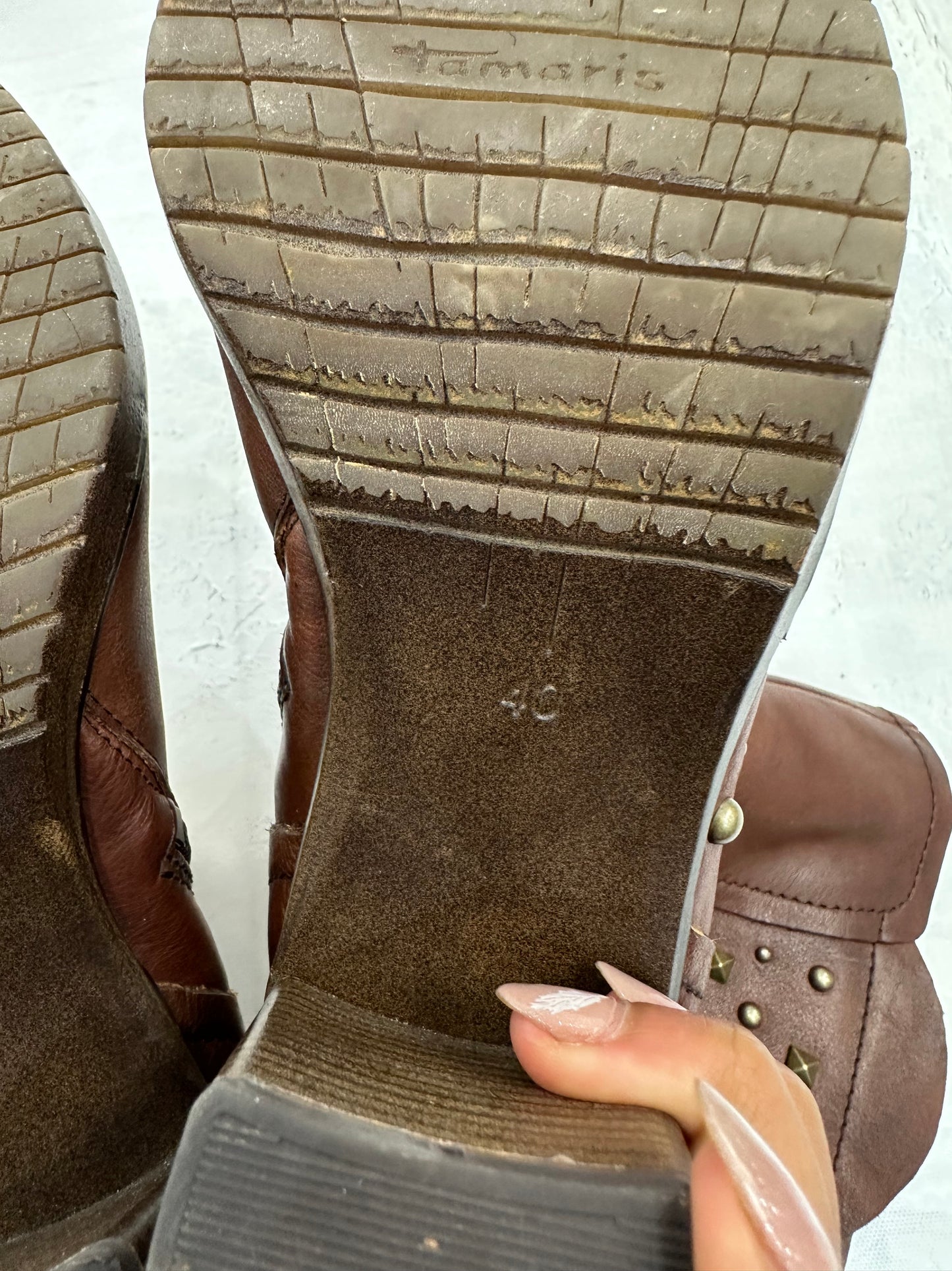 ⭐️vintage edit: indie sleaze | UK6.5 brown faux leather boots with gold studding