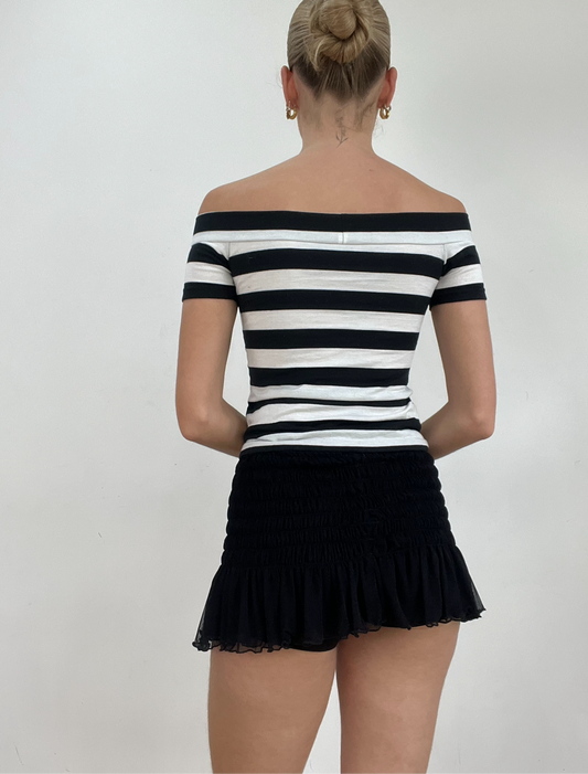 💻‼️ extra small black and white off the shoulder top