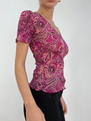 WINTER ESSENTIALS | top estampado paisley de color rosa mediano