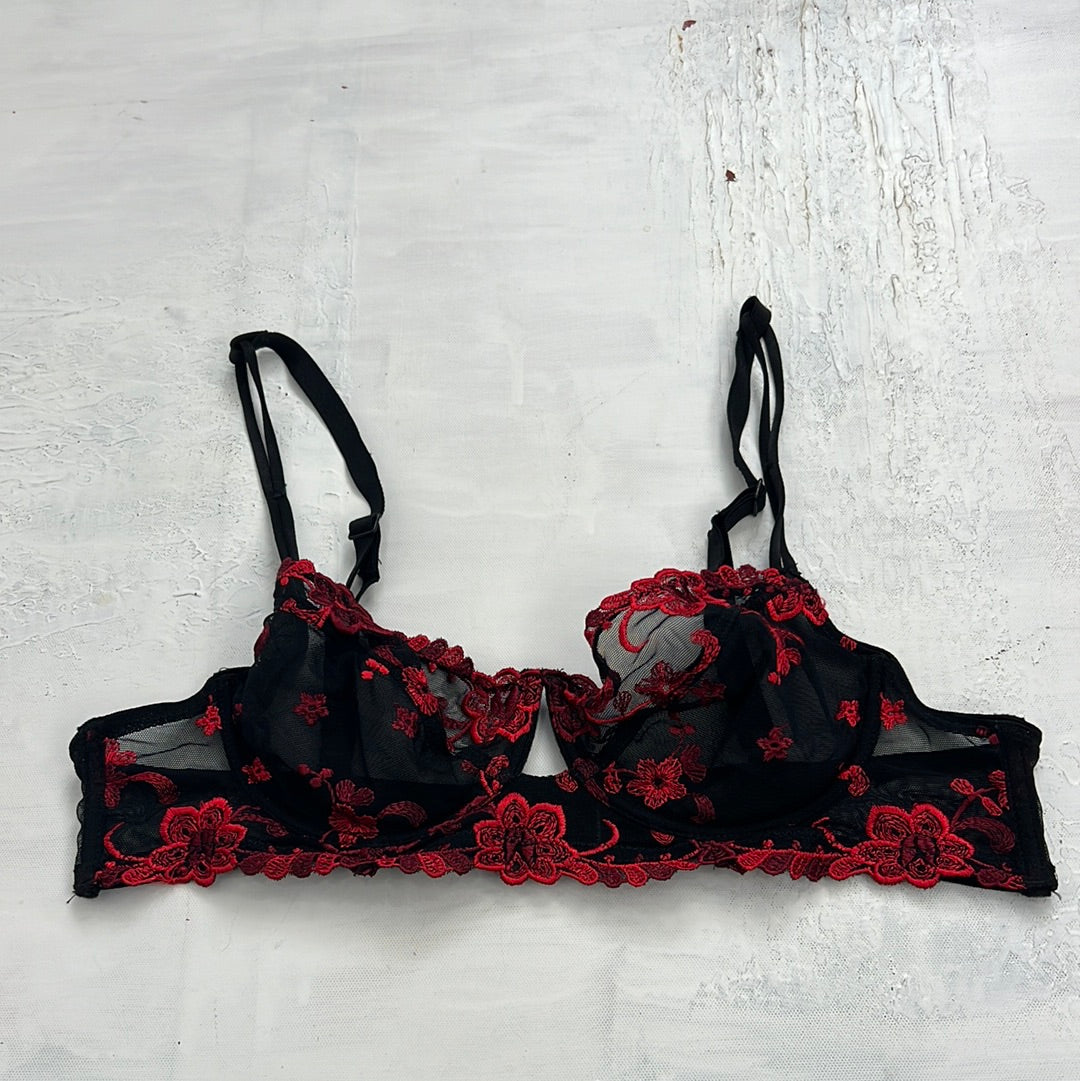 💚 TAYLOR SWIFT DROP | medium black bra with red floral embroidery