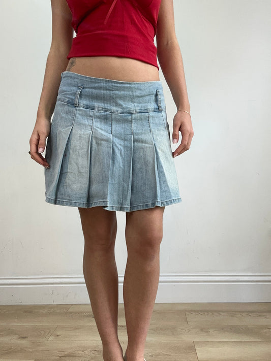 vintage edit twenty-two | large mid wash denim skirt with pleats