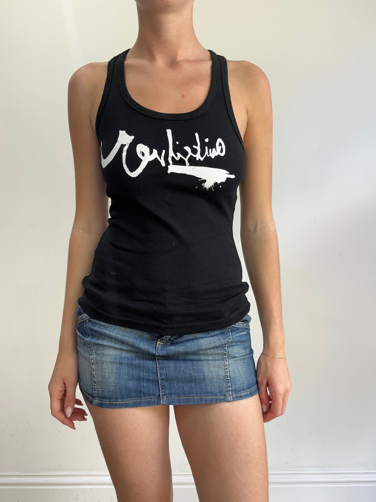 💻‼️ black tank top with white quick silver spell out