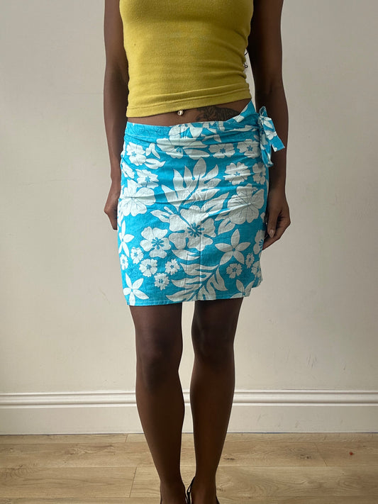 💻‼️ small blue hibiscus print beach wrap skirt with tie waist