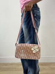 BEST PICKS | couleur: rose · article: sac bandoulière · détails: monogramme + christian dior
