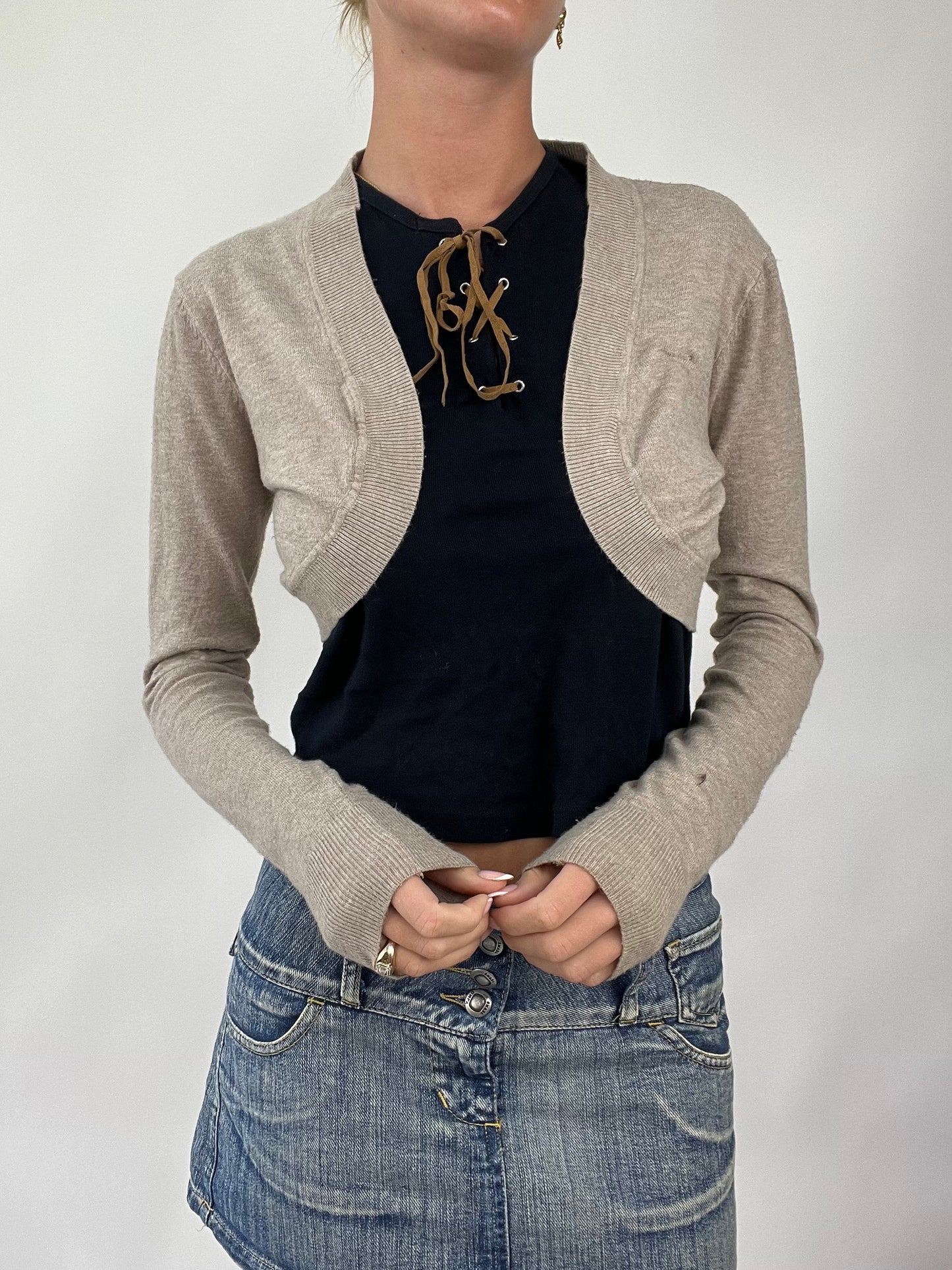 💚 TAYLOR SWIFT DROP | small beige long sleeve knit bolero