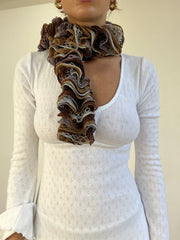 WINTER TRENDS | couleur: beige + gris · article: écharpe · détails: volants