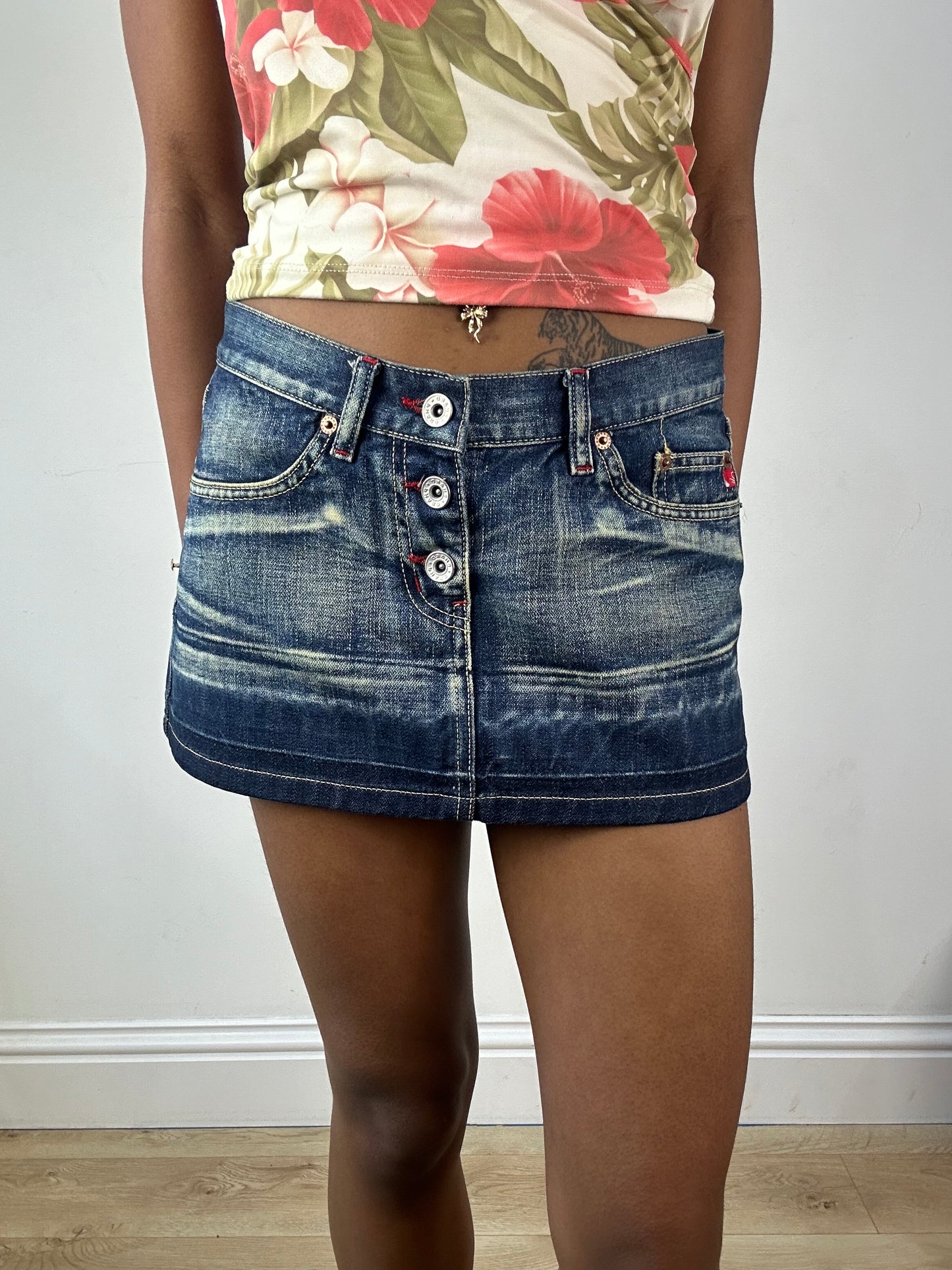 vintage edit eighteen | small blue denim button mini skirt