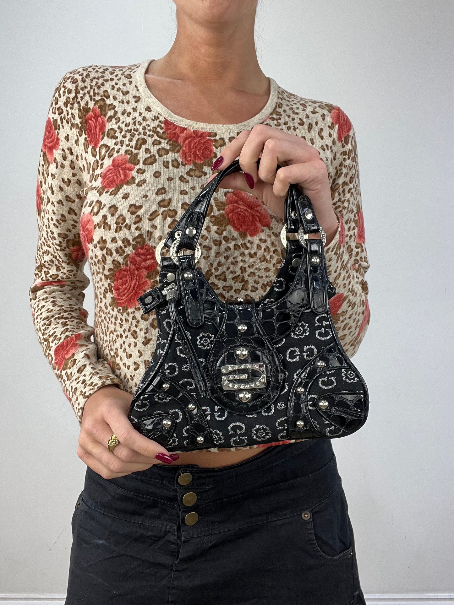 vintage edit twelve | black guess style monogram bag