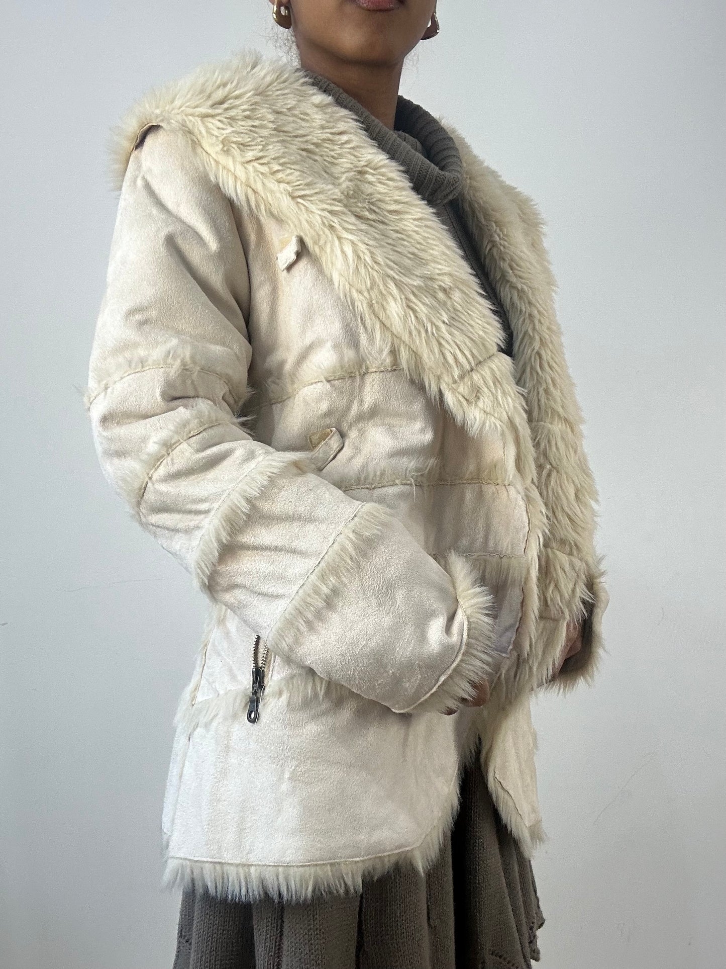 winter edit | small/medium cream faux fur jacket