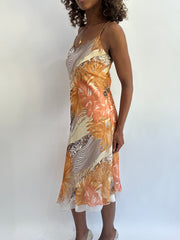 beach drop | taille: M · couleur: orange · article: robe · détails: à motifs + coupe nuisette + longueur midi