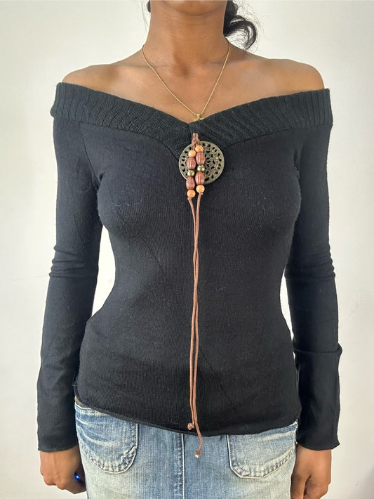 vintage edit eighteen | extra small black off the shoulder pendant jumper