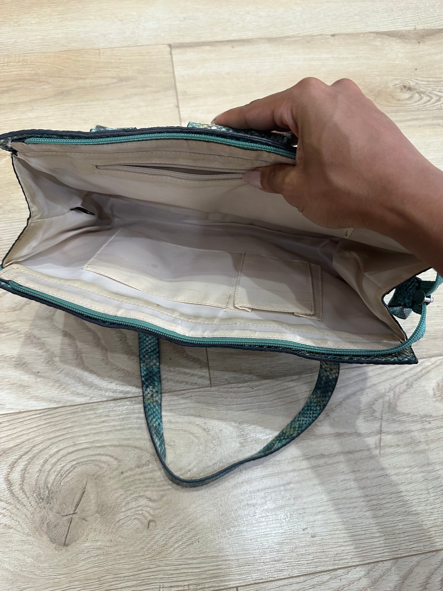summermaxxing drop | green guess snakeskin shoulder bag