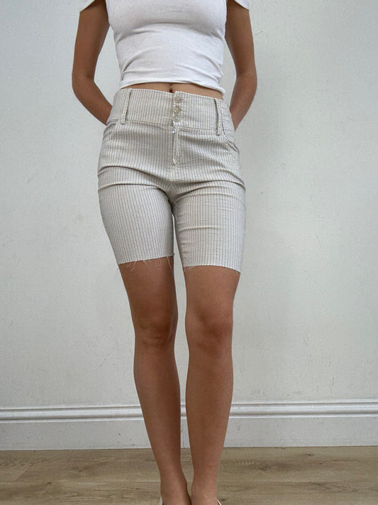 💚vintage edit twenty eight | medium grey and white shorts