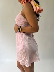 SATC drop | taille: S · couleur: rose layette · article: robe · détails: longueur mini + coupe nuisette + broderie + motif
