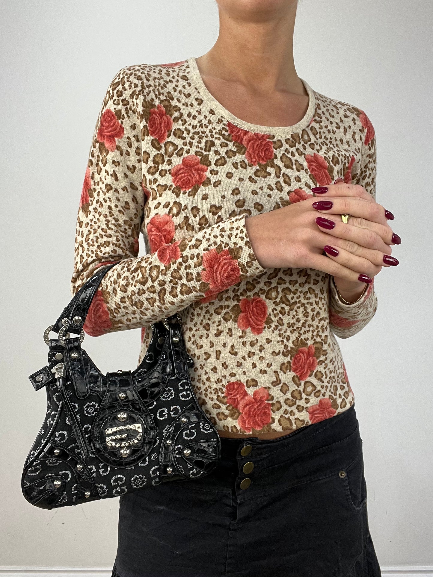 vintage edit twelve | black guess style monogram bag