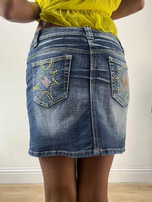 LFW edit | talla: S · color: azul · material: denim · prenda: falda · detalles: largo mini + bordado