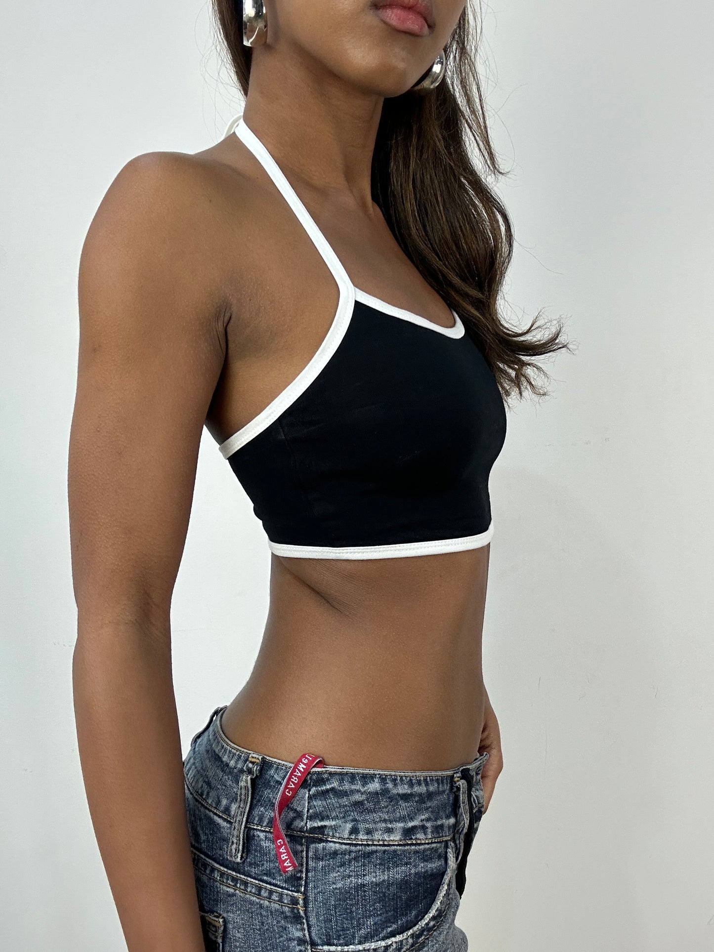 ‼️💻 small black halter neck top with white piping detail