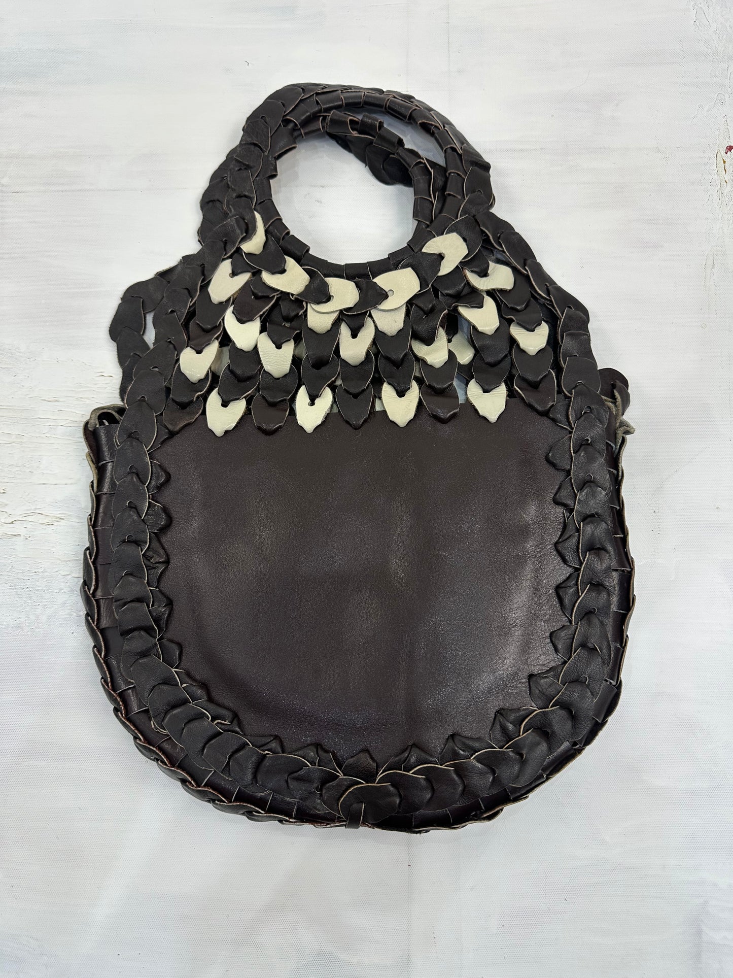 vintage edit: indie sleaze | brown faux leather woven shoulder bag