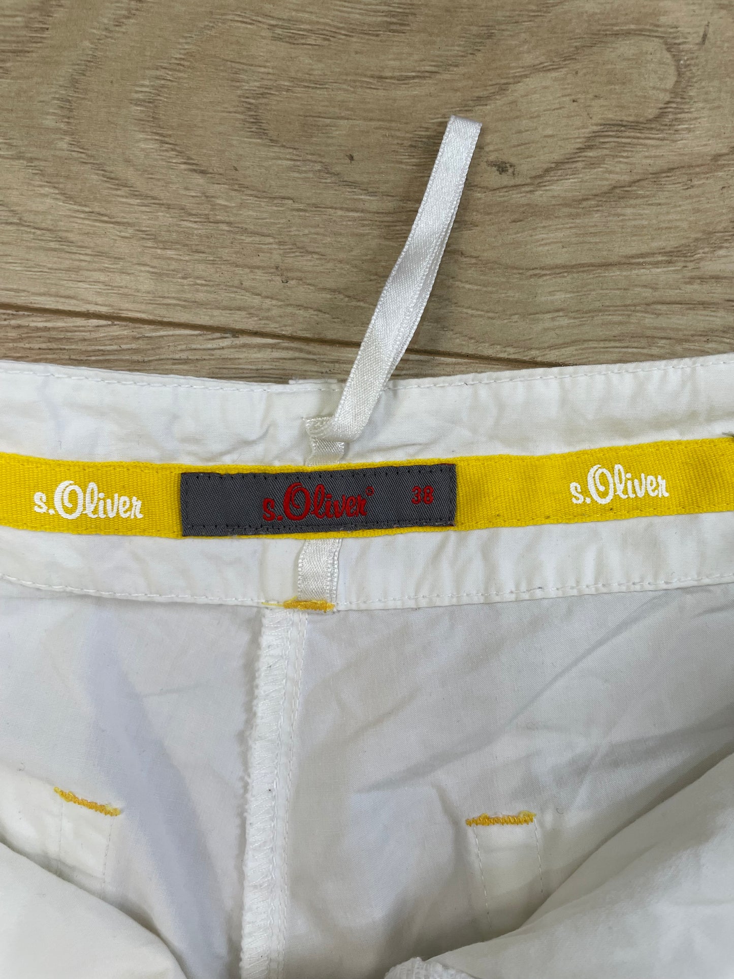 VINTAGE PICKS | medium white low waisted cargo style trousers