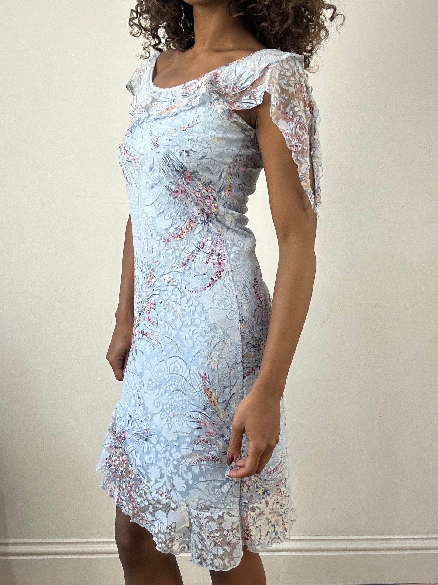 vintage edit thirty-four | small light blue midi dress with floral print