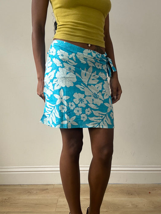 💻‼️ small blue hibiscus print beach wrap skirt with tie waist
