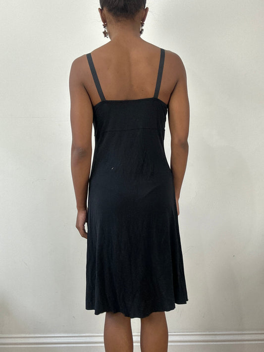 BEST PICKS | Pequeno preto morgan de toi vestido midi