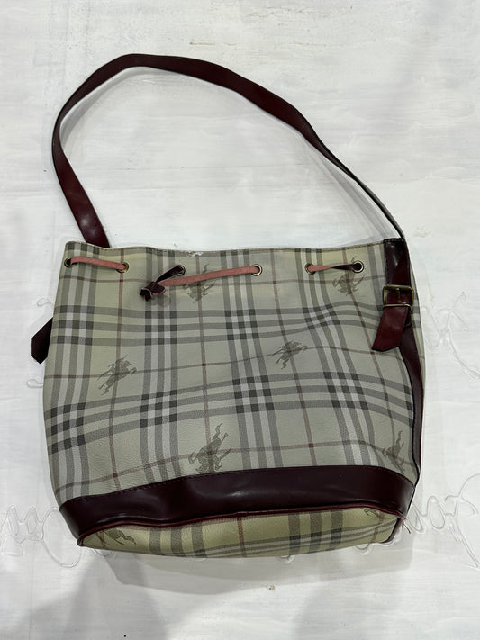 vintage edit: fashion week | cream and brown burberry monogram bag