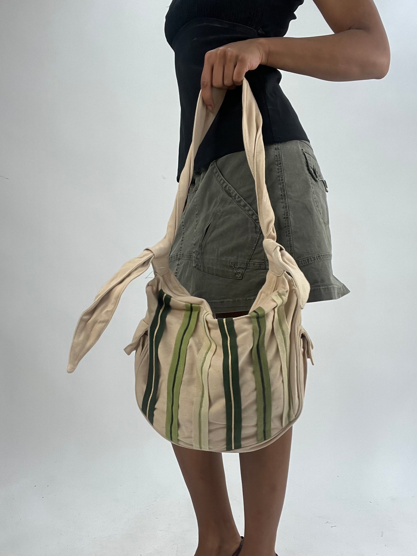 💚vintage edit thirty-five | cream and green slouchy shoulder bag