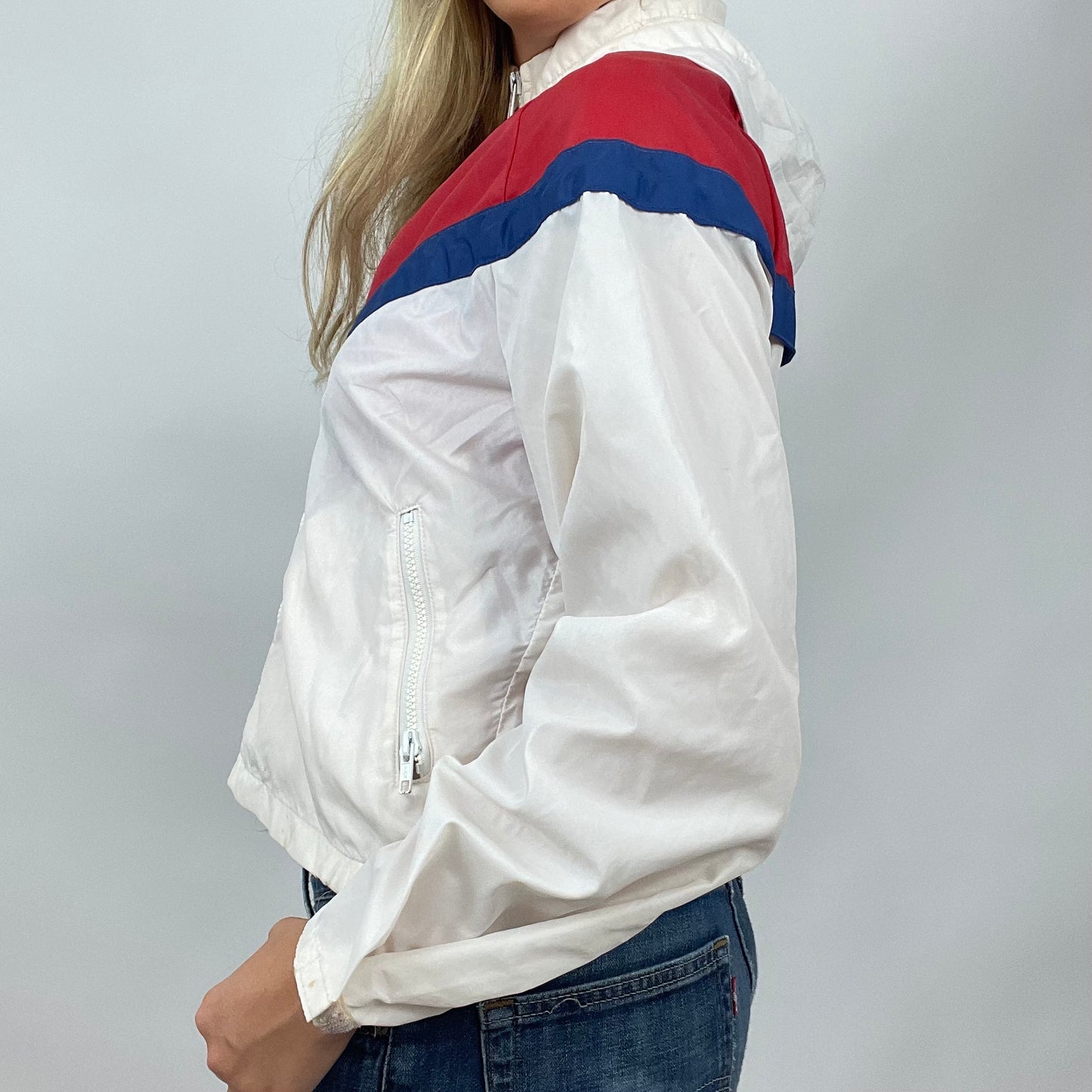 💚 HAILEY BIEBER DROP | small white, red & blue nike shell style zip up
