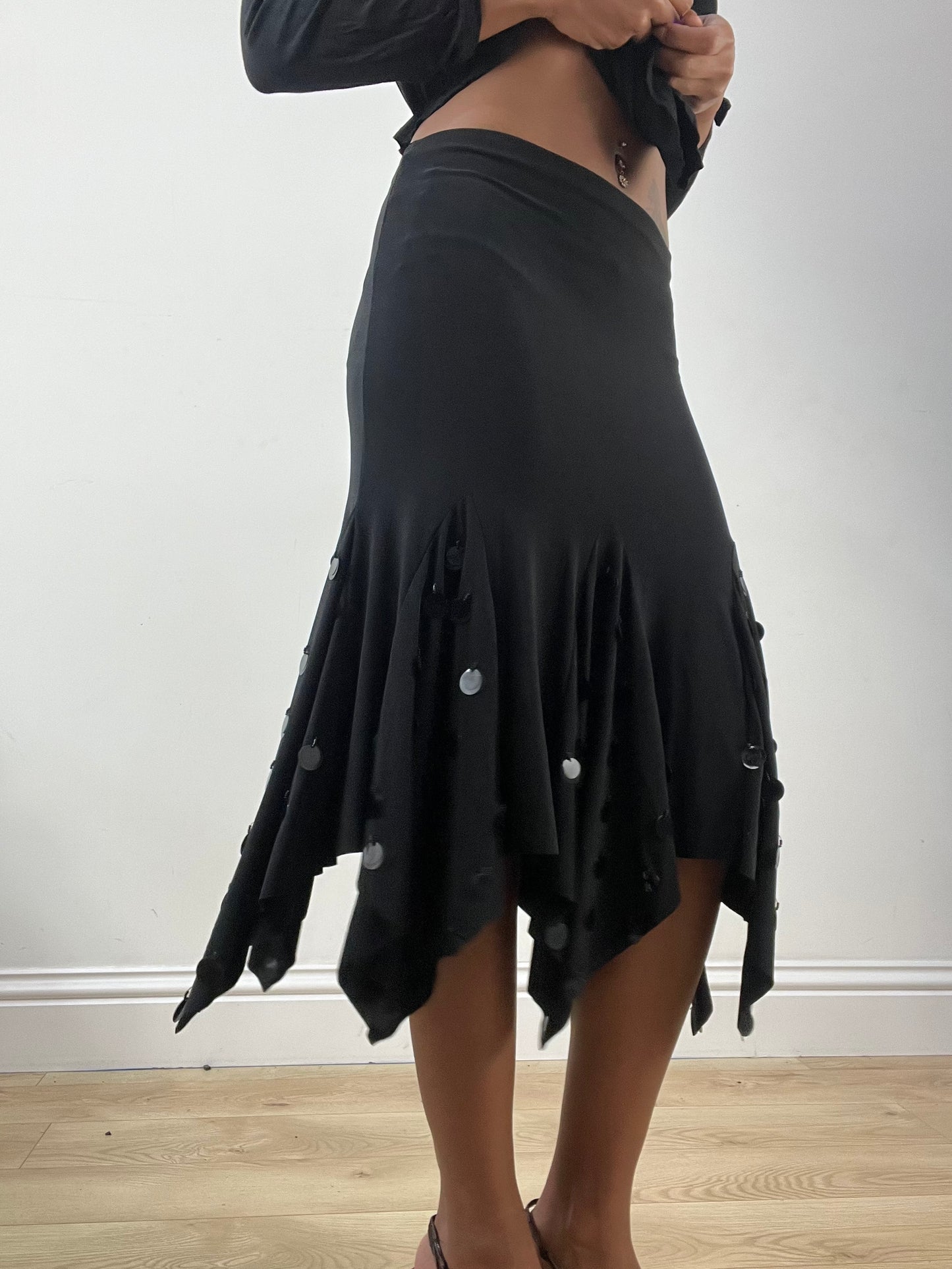 BEST PICKS | small black midi skirt with sequin details