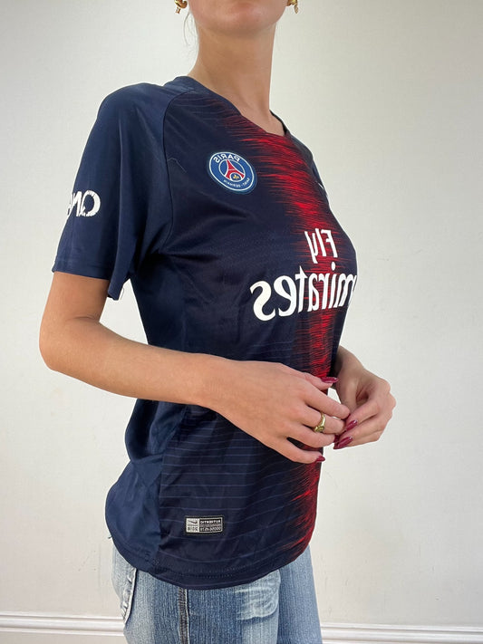WINTER FAVOURITES | small blue nike football shirt
