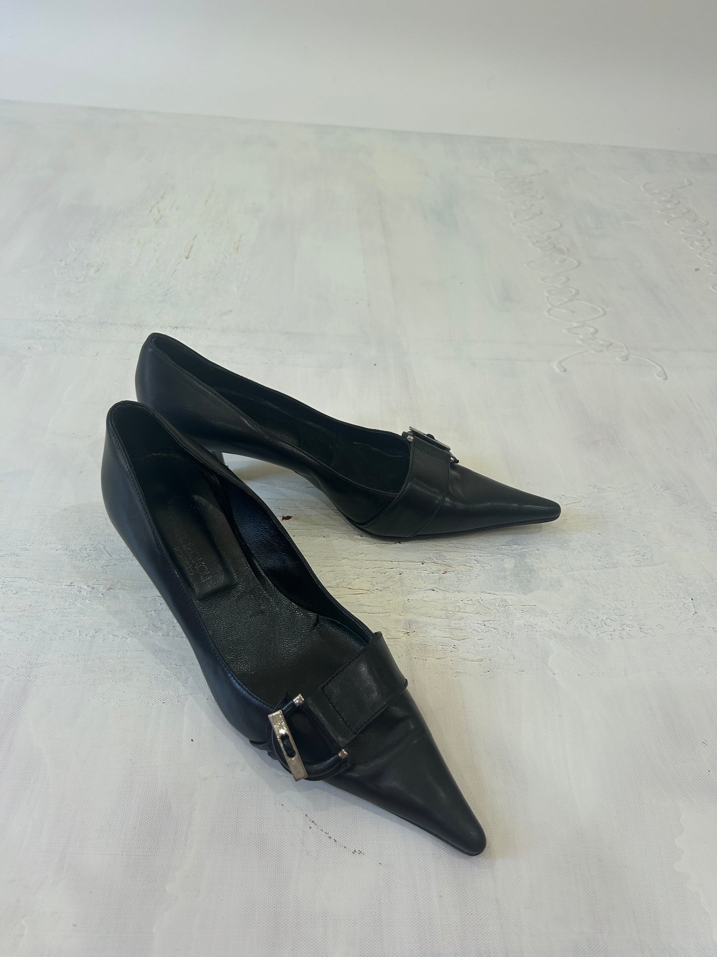 SATC drop | UK 5 black heels with silver detail on the buckle